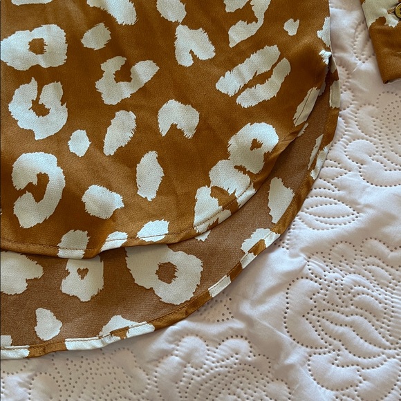 Entro Leopard Hi Lo Button Down Blouse - Picture 9 of 9
